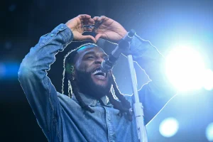 Burna Boy Kiss Cam Turn Concert to Love Fest!